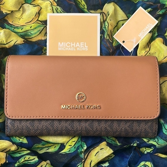 Brand New Michael Kors Brown Acorn Large Trifold Wallet Snap Close Organizer - Picture 2 of 16